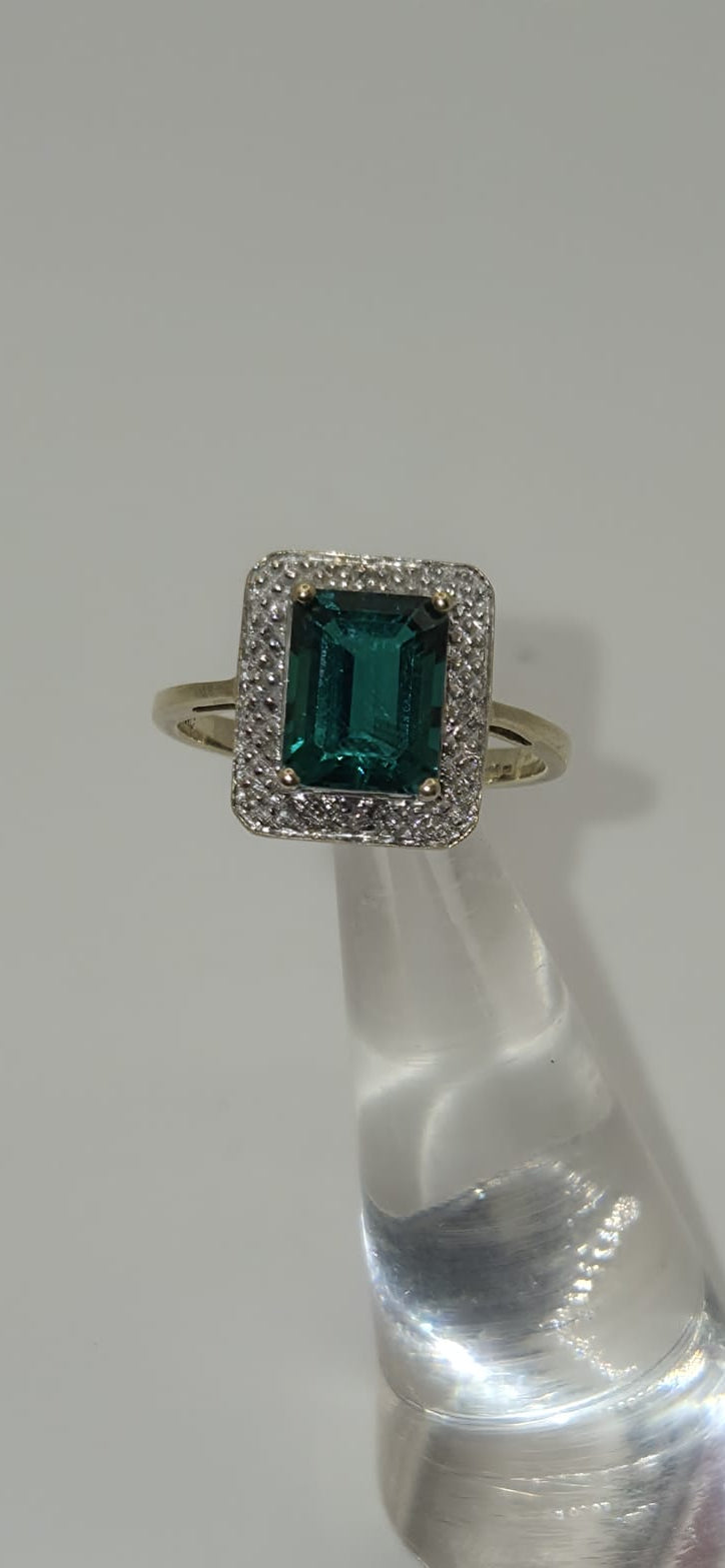 9ct Yellow Gold Hallmarked 375 Indicolite with 4 Accent Diamond's Ring Size P