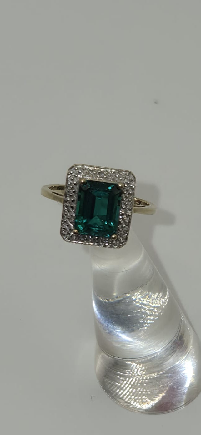 9ct Yellow Gold Hallmarked 375 Indicolite with 4 Accent Diamond's Ring Size P