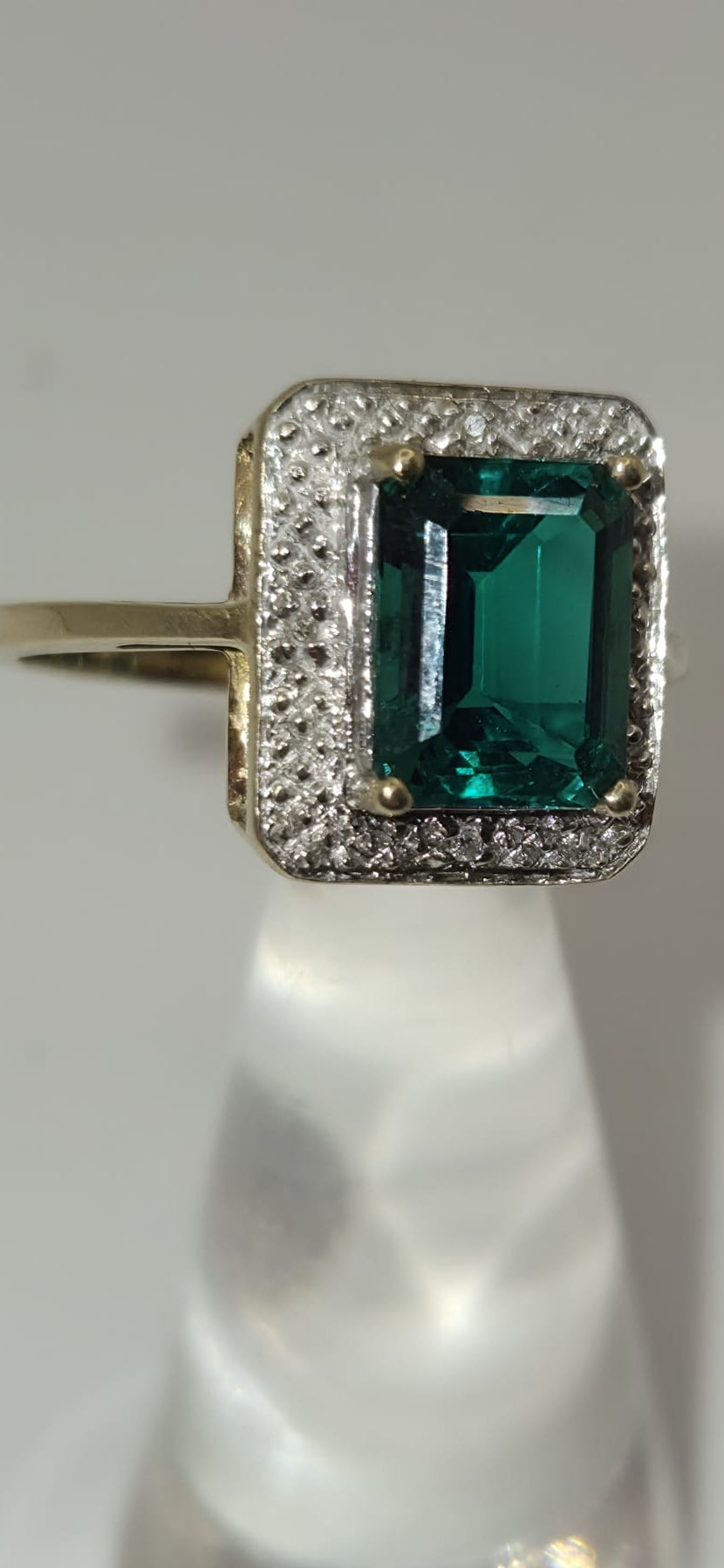 9ct Yellow Gold Hallmarked 375 Indicolite with 4 Accent Diamond's Ring Size P